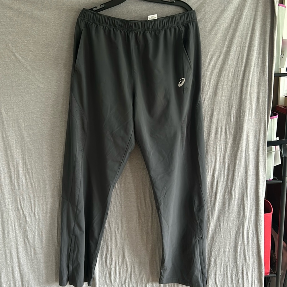 Men’s ASICS jogging pants. Gray. Large. Small stain. See pics.